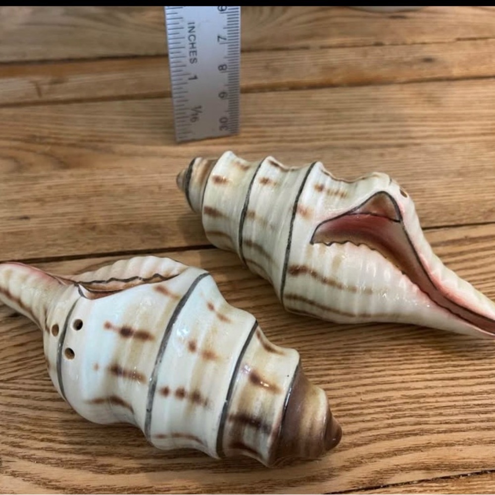 Vintage Seashell Salt and Pepper Shakers Made in Japan